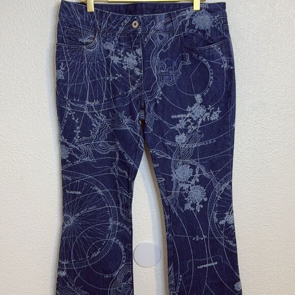 NWOT- Off-White- Globe graphic-print flared jeans- Size 29 - Picture 4 of 16